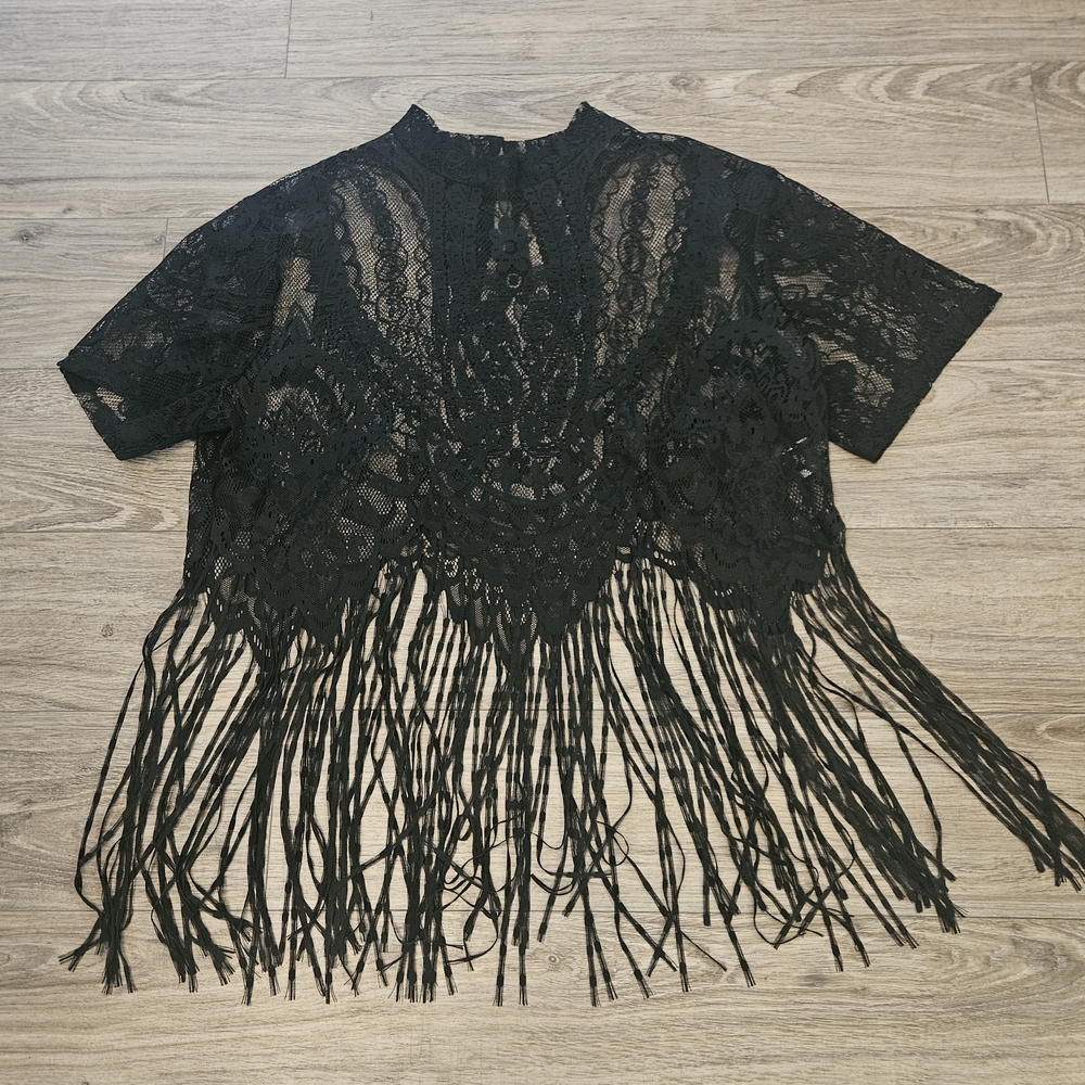 SHEIN Black Lace Fringe‎ Crop Top
